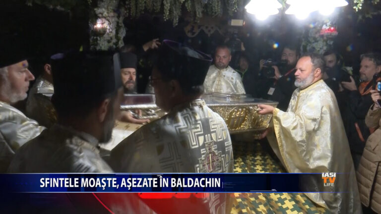 Sfintele Moaste, asezate in baldachin