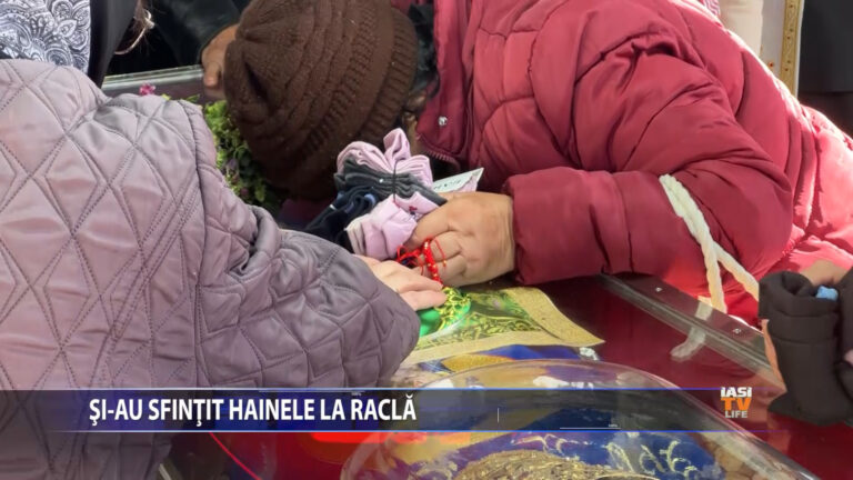 SI-AU SFINTIT HAINELE LA RACLA