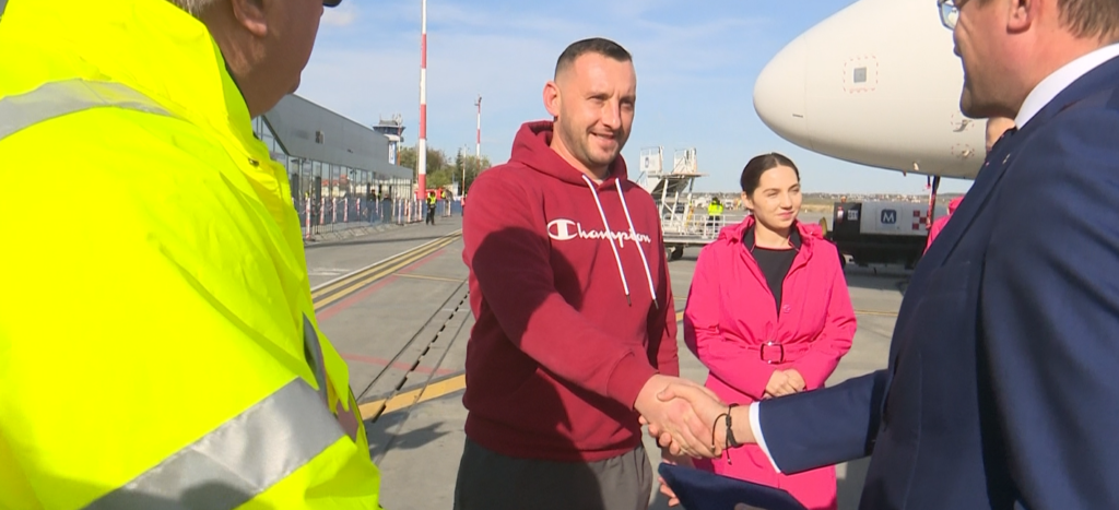 VIDEO Pasagerul cu numărul 2 milioane a aterizat la Iași. A venit din Belgia