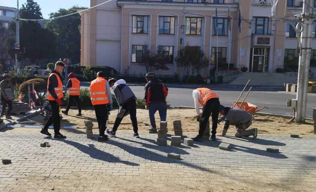 Elevii din Bârlad, scoși din clase pentru a pune pavele în oraș