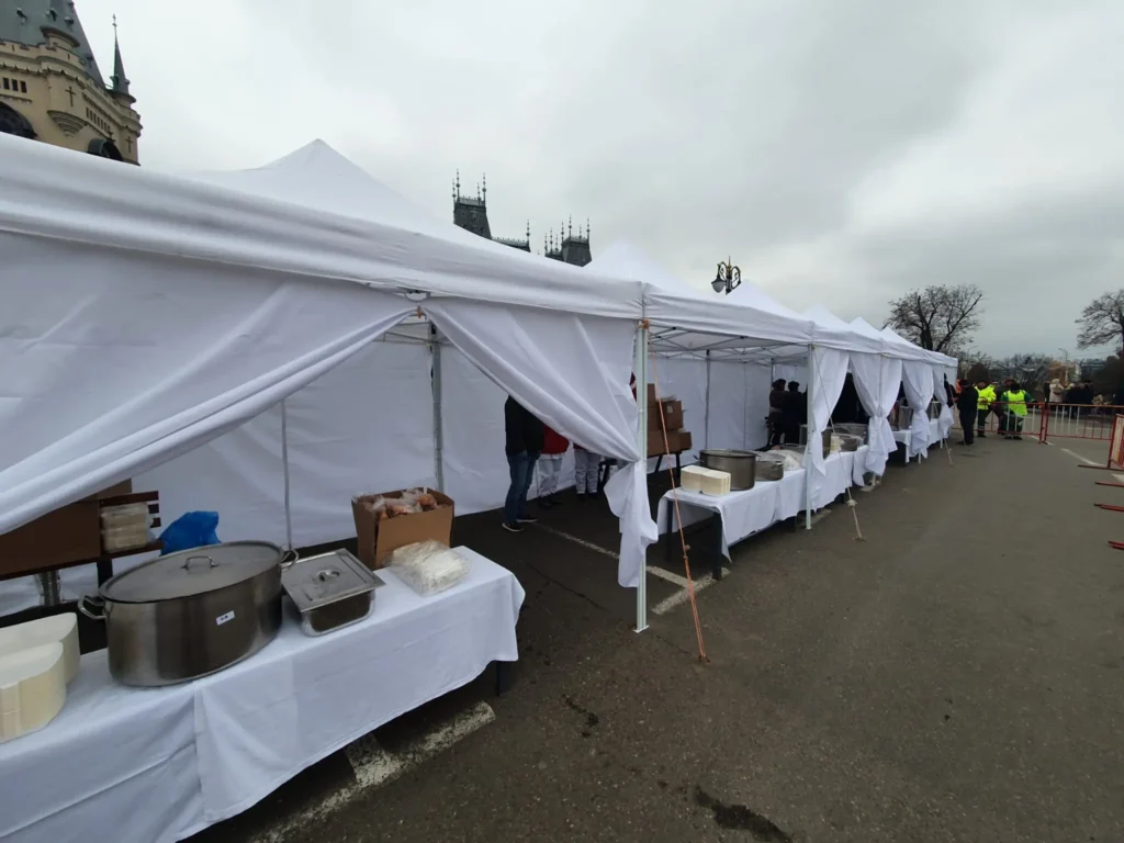 Peste 3000 de porţii de fasole de post se vor împărţi în faţa Palatului Cultururii de 1 decembrie la Iași