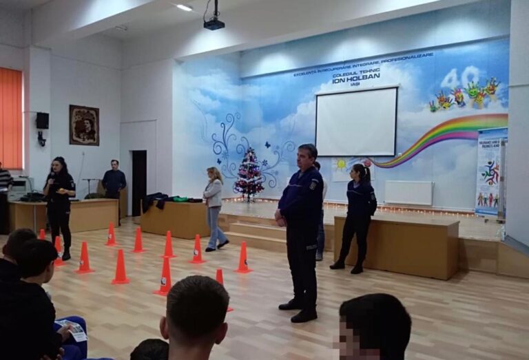 POLIȚIȘTII BIROULUI DE ANALIZĂ ȘI PREVENIRE A CRIMINALITĂȚII ALĂTURI DE ELEVI