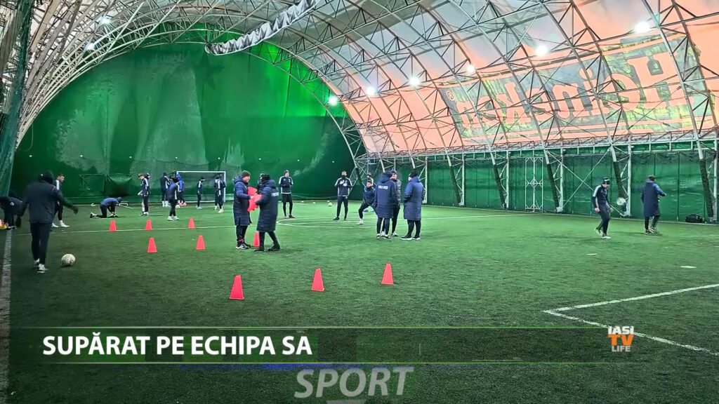 SUPĂRAT PE ECHIPA SA