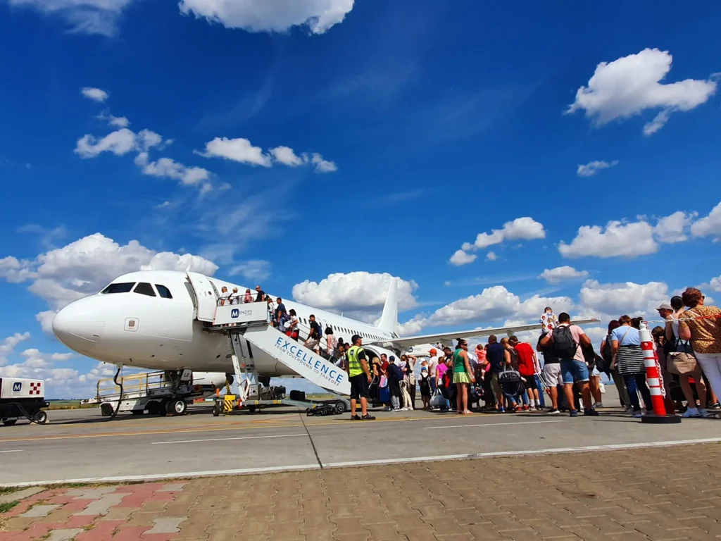 Aeroportul din Iaşi a înregistrat, anul trecut, un trafic de 2,34 milioane de pasageri, plasându-se pe locul al treilea în ţară