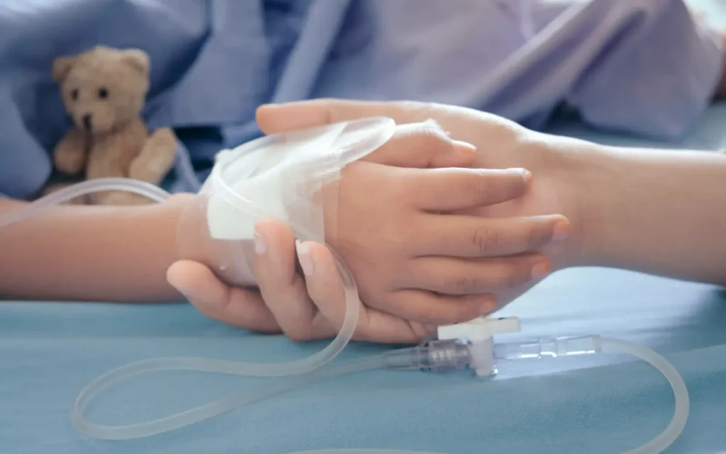 Opt copii au fost internați la spital cu suspiciune de botulism, în Timiș. Doi dintre ei se află în satre gravă