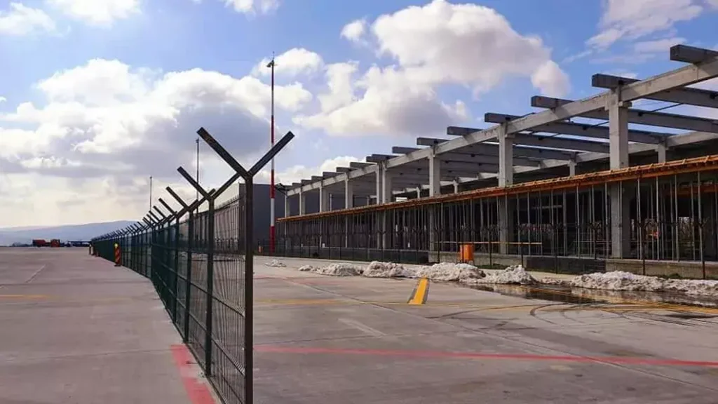 De la sfârșitul lunii ianuarie vor fi impuse noi tarife de parcare la Aeroportul Iași