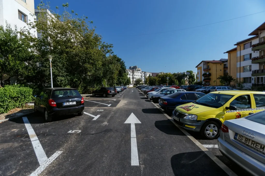 Patru licitații pentru închirierea locurilor de parcare de reședință în municipiul Iași