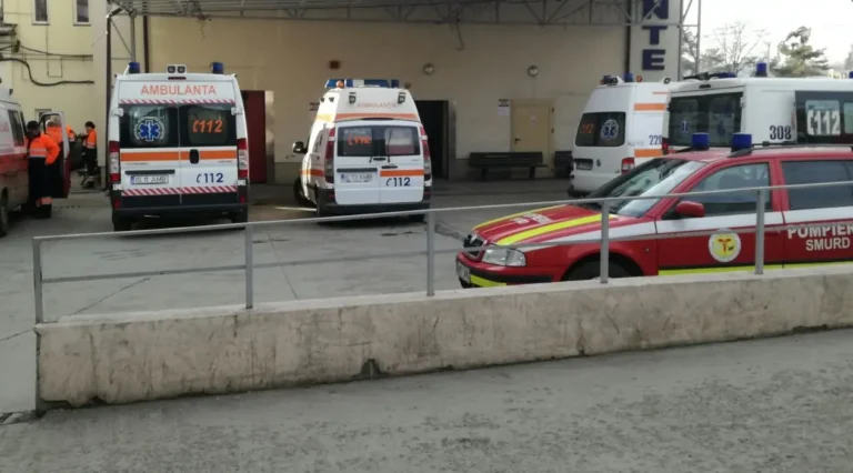 Trei ieșeni au ajuns la spital cu răni care au fost provocate de petarde și artificii