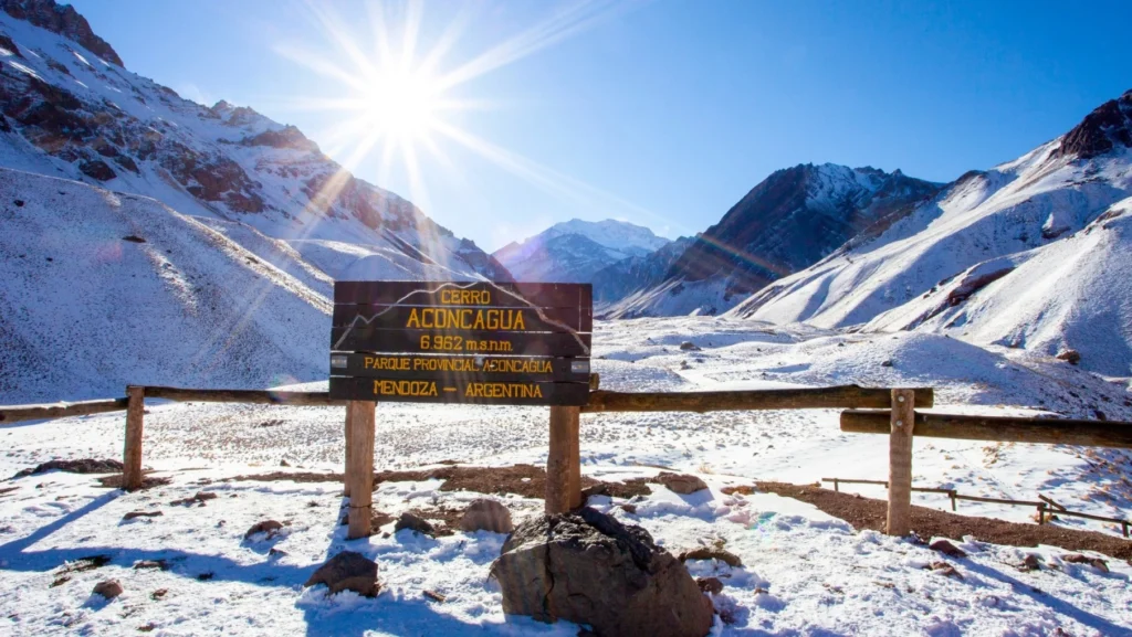 Mai întâi o alpinistă româncă, iar acum un alpinist slovac a murit urcând pe Aconcagua, în Argentina