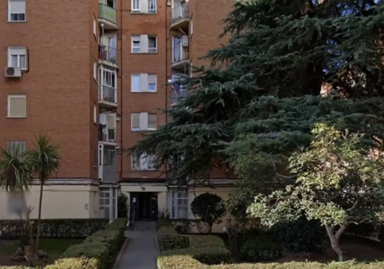 Fiul care avea grijă de mama sa imobilizată a murit, iar câteva zile mai târziu, aceasta a decedat din cauza foamei