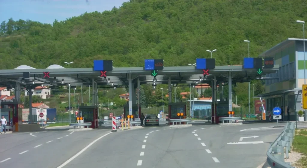A încercat să treaca vama cu viză falsă cumpărată cu 3500 de euro