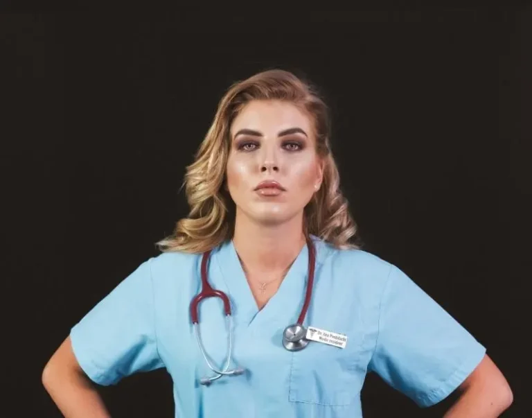 Înșelată cu 9.000 de lei crezând că ajută un copil bolnav: Drama unei femei înșelate de o impostoare