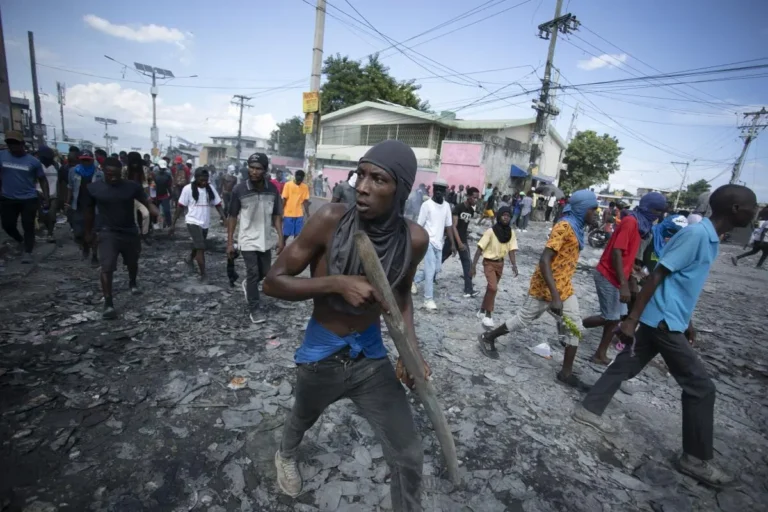 Ambasadele și reprezentanțele din Haiti își evacuează personalul în fața escaladării violențelor