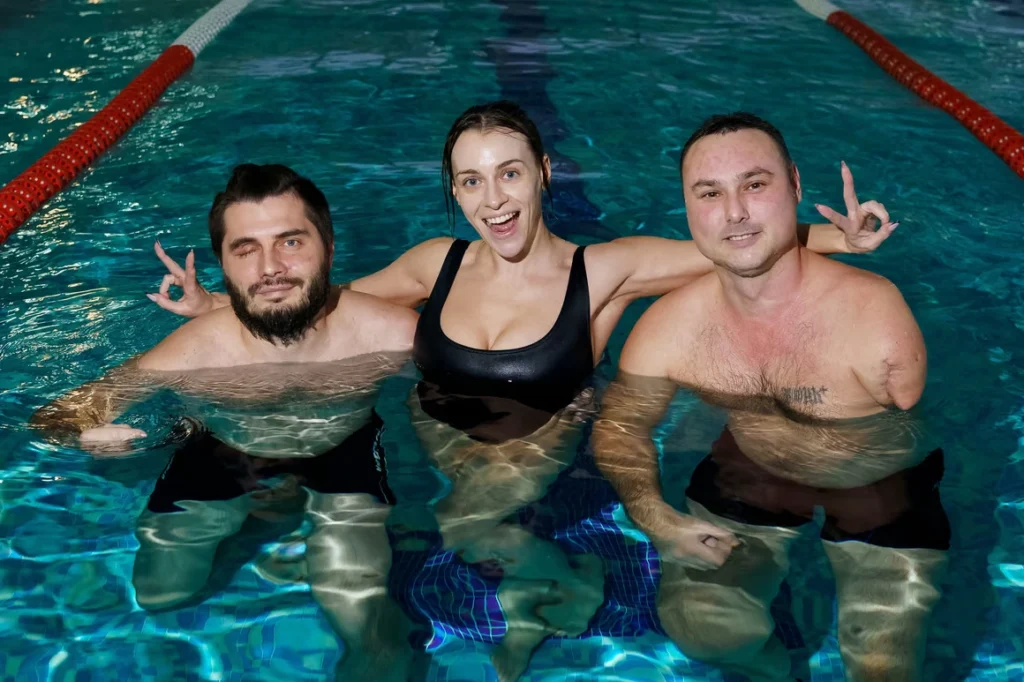 O vedetă ucraineană de filme pentru adulți strânge fonduri pentru soldații care au suferit amputații