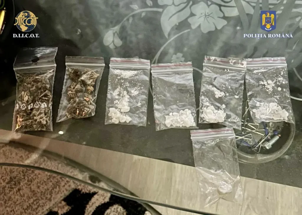 VIDEO. Două persoane din Bacău au fost plasate în arest preventiv pentru trafic de droguri
