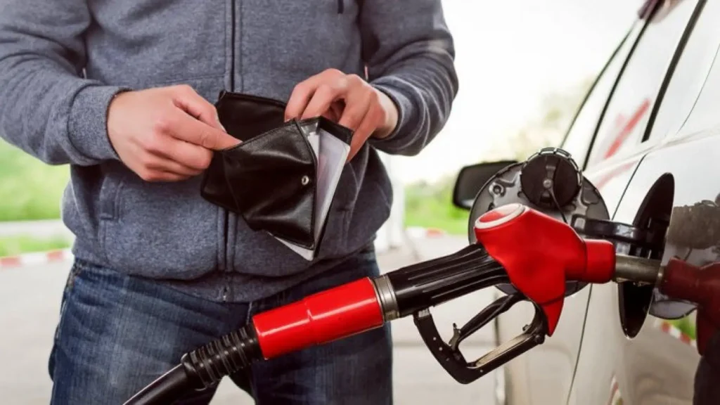 Preţurile carburanților pentru ziua de azi, 6 martie 2024. Reducere de 5 bani pe litru pentru benzină standard