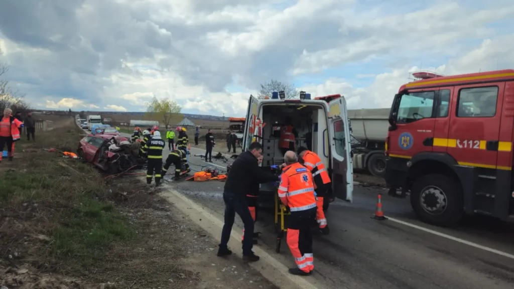 VIDEO. Două persoane au decedat în urma unui accident rutier grav produs la ieșirea din Pașcani spre Moțca