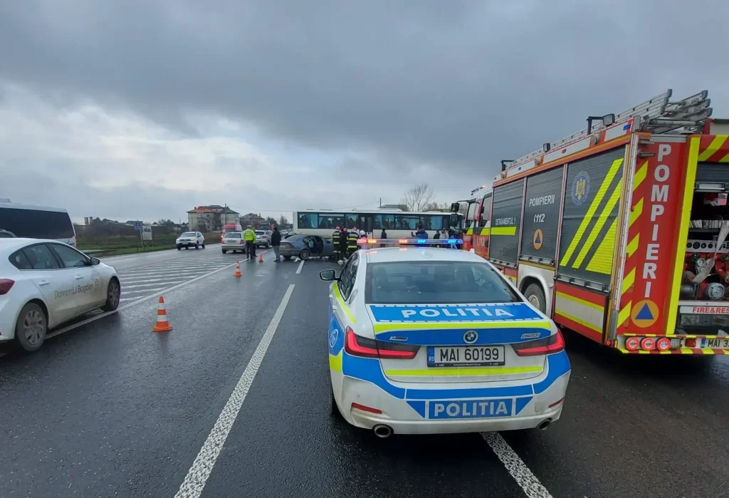 Accident grav în zona Metro. Un autobuz şi un autoturism au intrat în coliziune