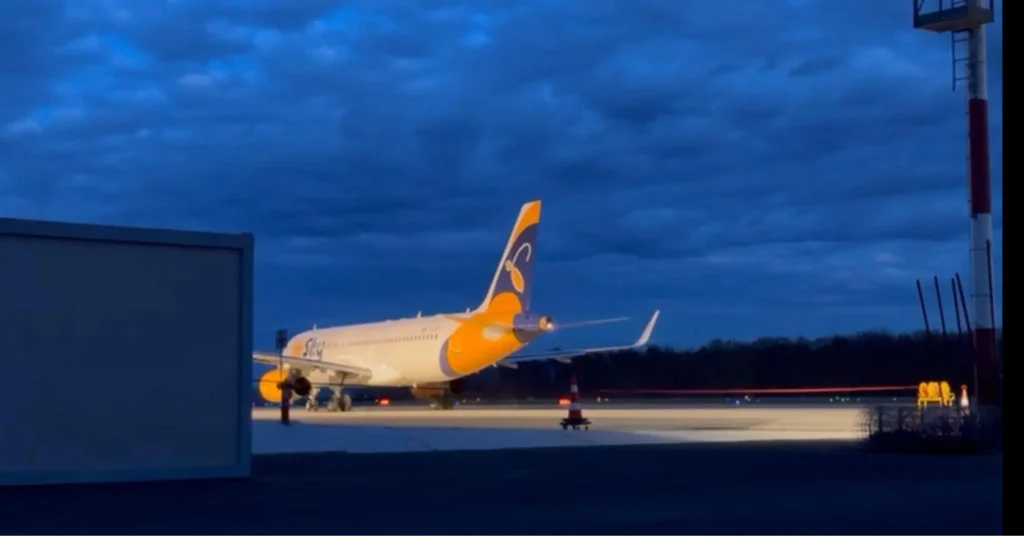 Cursa de la Baia Mare către Paris a avut o întârziere de 6 ore. Ce au făcut pasagerii după ce personalul a descoperit scurgeri în aeronavă