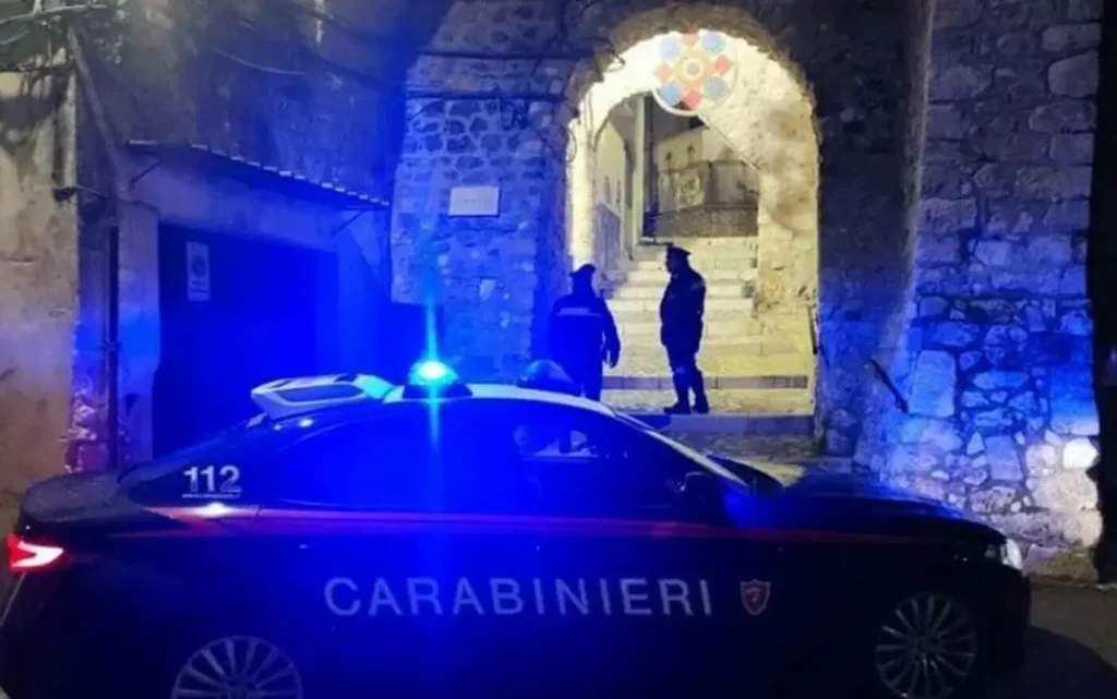 O româncă a fost arestată în Italia după ce s-a descoperit că și-a înjunghiat mortal partenerul
