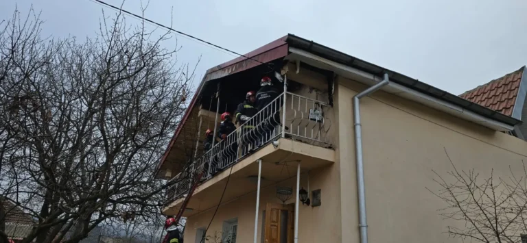 FOTO. Incendiu la o casă din Bârnova