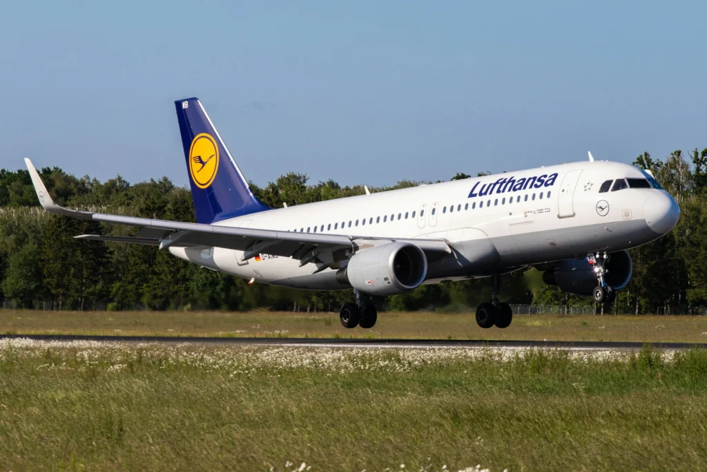 Lufthansa evită greva de Paște: acord încheiat cu sindicatul Verdi pentru creșterea salarială