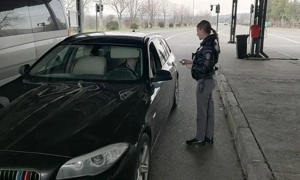 A plătit 250 de lire sterline pe un permis de conducere fals