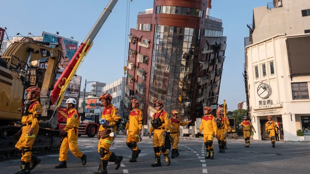 Continuă eforturile de salvare a peste 100 de persoane în urma cutremurului din Taiwan