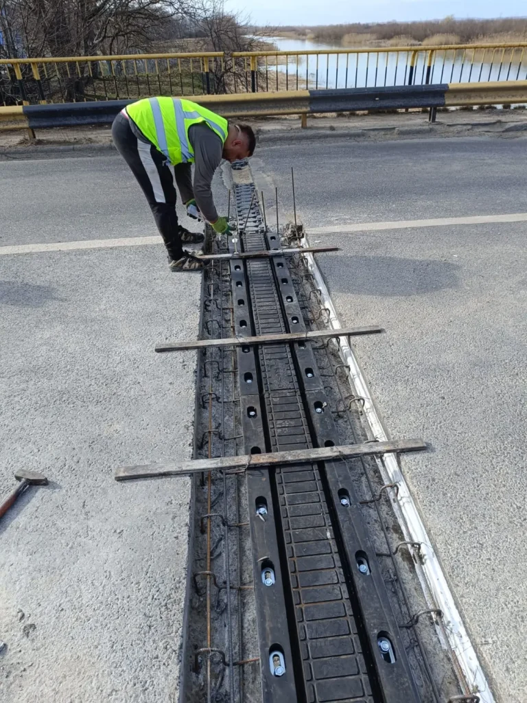 Atenție șoferi! Se efectuează lucrări pe DN 24, km 157+200, Deleni