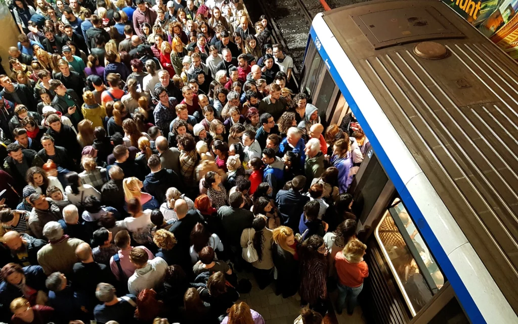 București: Angajații Metrorex protestează din cauza salariilor și amenință cu blocarea metroului