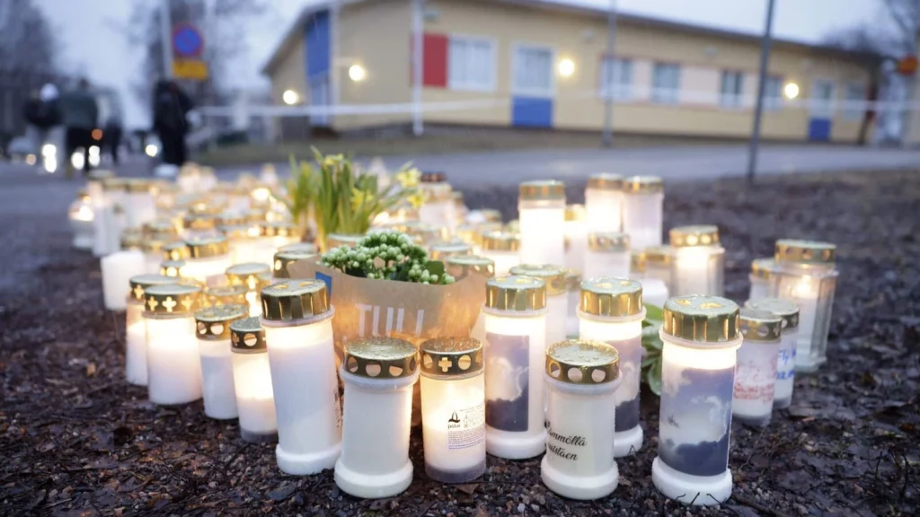 Motivul atacului armat în Finlanda: Băiatul care a tras în colegii săi spune că a fost victima bullying-ului