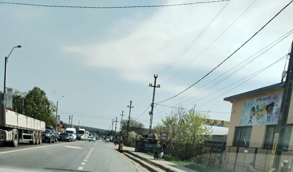 VIDEO. Accident la ieșirea din Lețcani spre Budăi. Au fost implicate 3 autoturisme