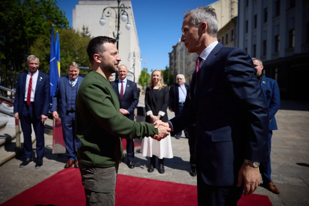Zelenski solicită țărilor NATO să intercepteze rachetele rusești deasupra Ucrainei