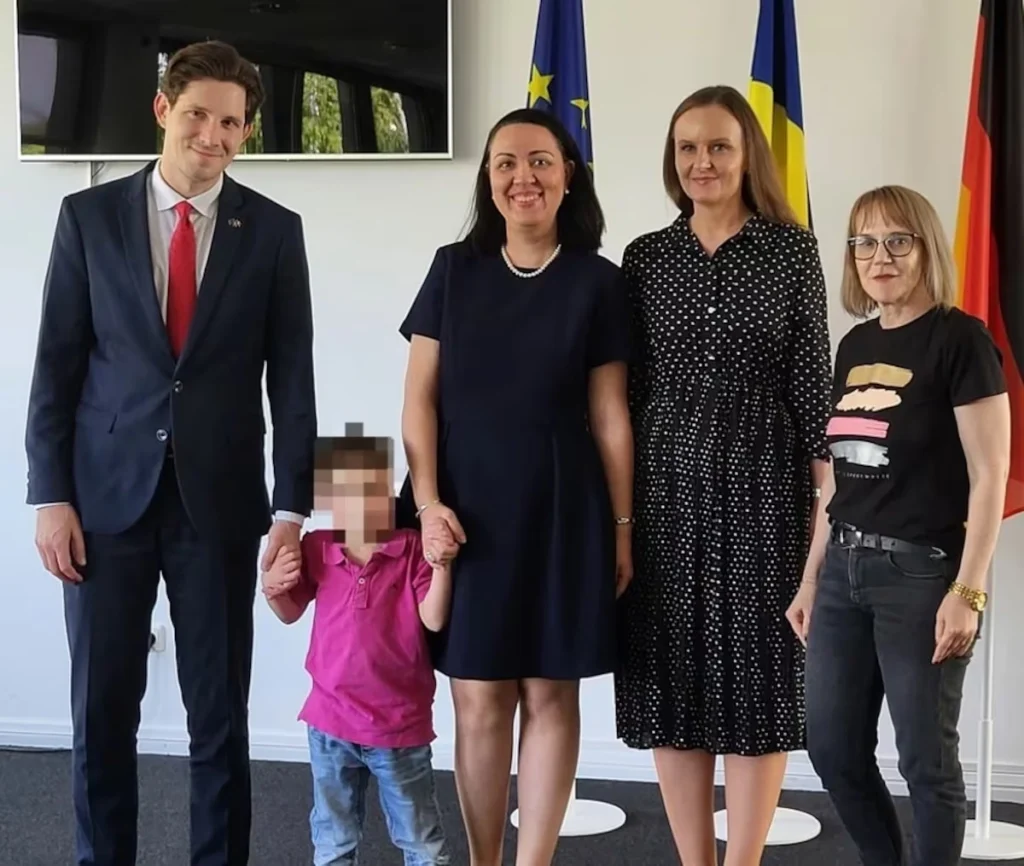 Copil român „vândut” unui bărbat german a fost repatriat de către DGASPC