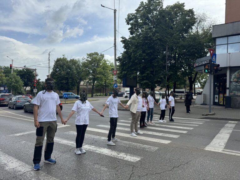 Tinerii își cer dreptul la un aer curat și o viață sănătoasă, la Iași