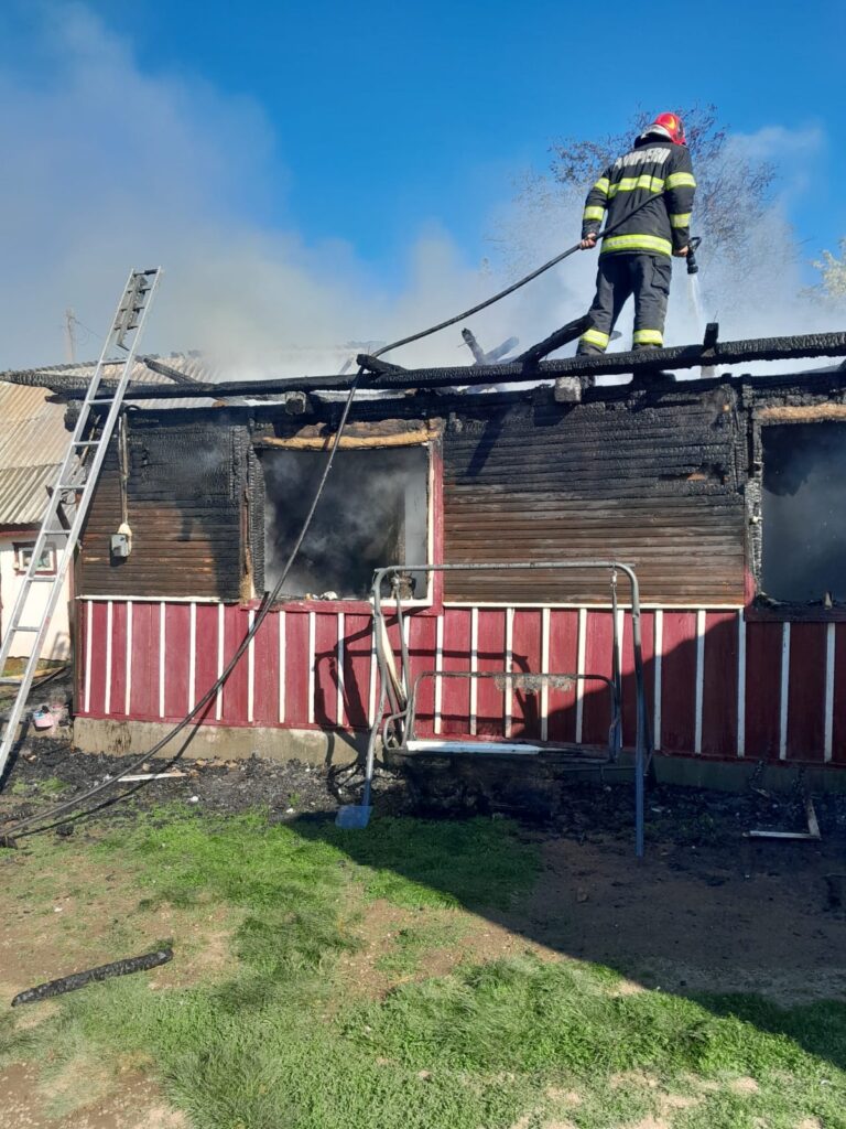 Tragedie în Voitinel. Un bărbat a fost găsit decedat în urma unui incendiu