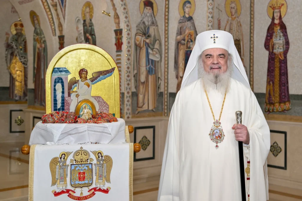Patriarhul Daniel: Hristos ne eliberează de păcat și moarte prin Învierea Sa