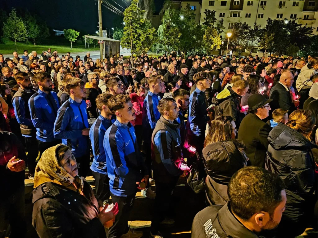 Meci greu pentru FC Politehnica luni! În noaptea de Înviere, jucătorii au luat lumină la o biserică din Sibiu