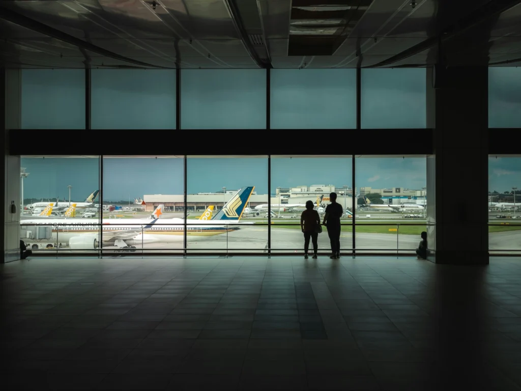Un decedat și mai mulți răniți din cauza „turbulențelor puternice” într-un zbor de la Londra la Singapore