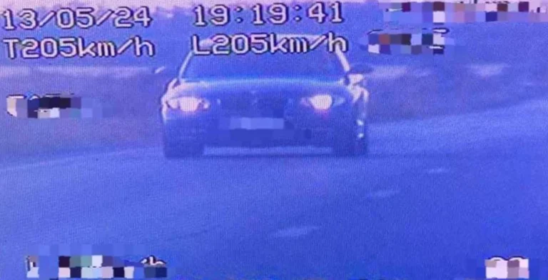 Tânăr prins conducând cu peste 200 kilometri la oră pe un sector de drum unde viteza maximă admisă este 70 de kilometri