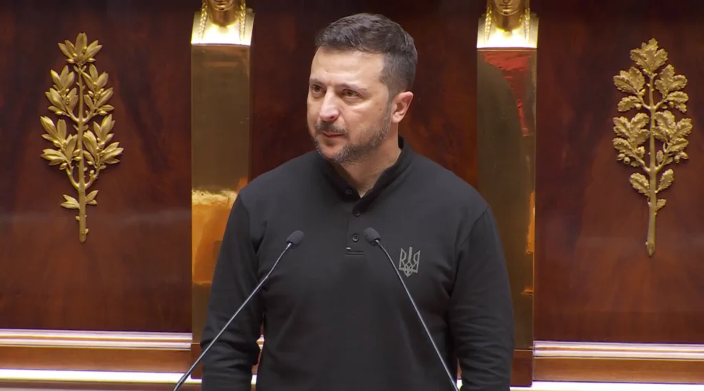 Zelenski le spune deputaților francezi că „pentru o pace justă este nevoie de mai mult” sprijin