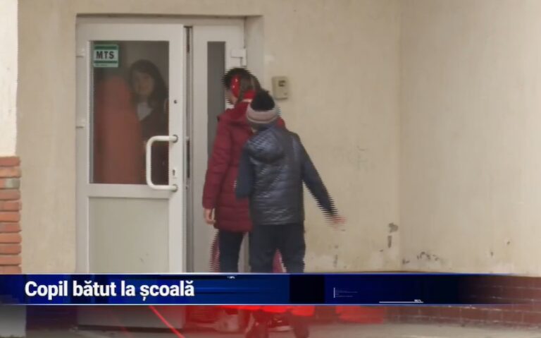 Copil bătut la școală