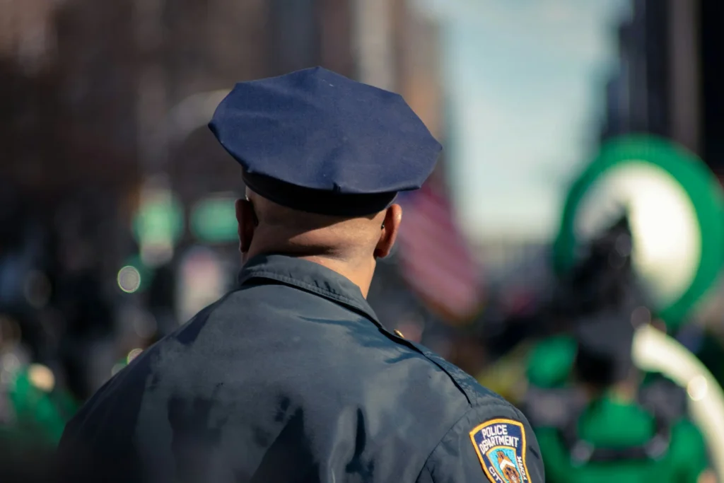 În Statele Unite, au fost arestați doi tineri români care s-au deghizat în polițiști