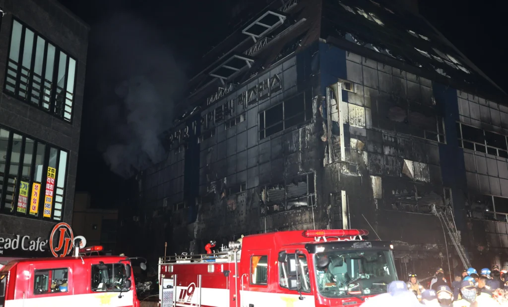 VIDEO: Tragedie într-o fabrică din Coreea de Sud: Cel puțin 22 de morți într-un incendiu