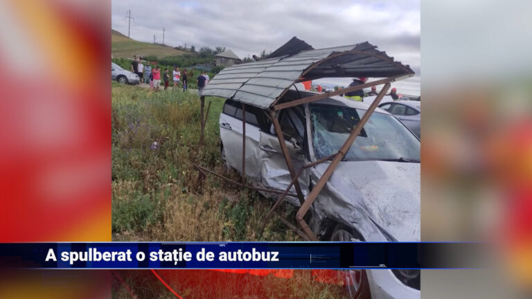 A spulberat o stație de autobuz