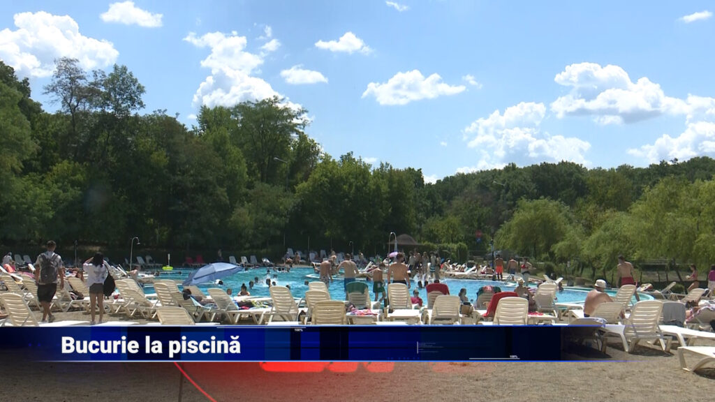Bucurie la piscină