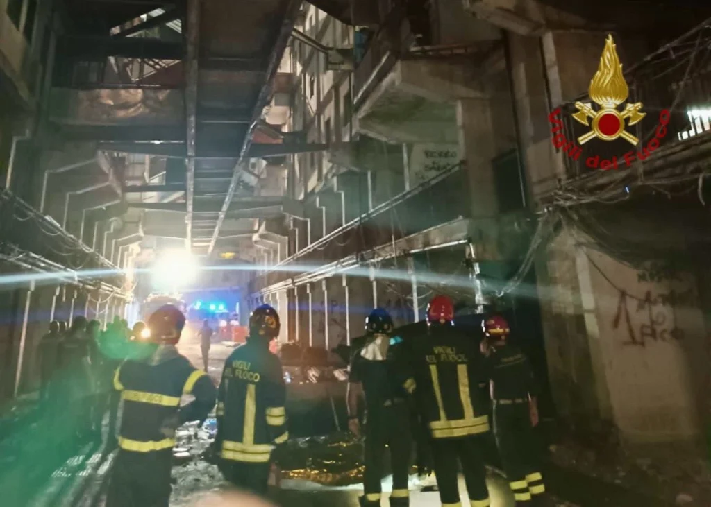 Italia: Doi morți și 13 răniți în urma prăbușirii unui balcon în Napoli