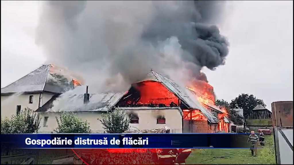 Gospodărie distrusă de flăcări
