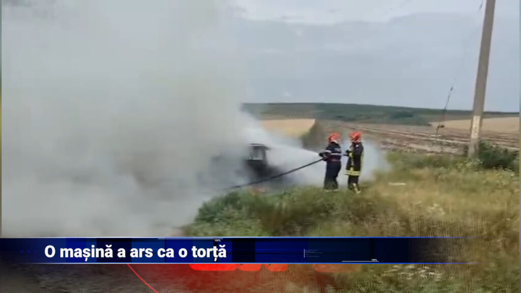O mașină a ars ca o torță