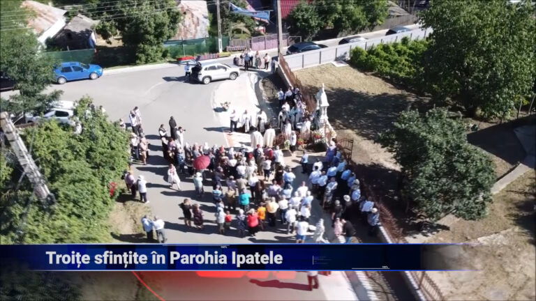 Troițe sfințite în Parohia Ipatele